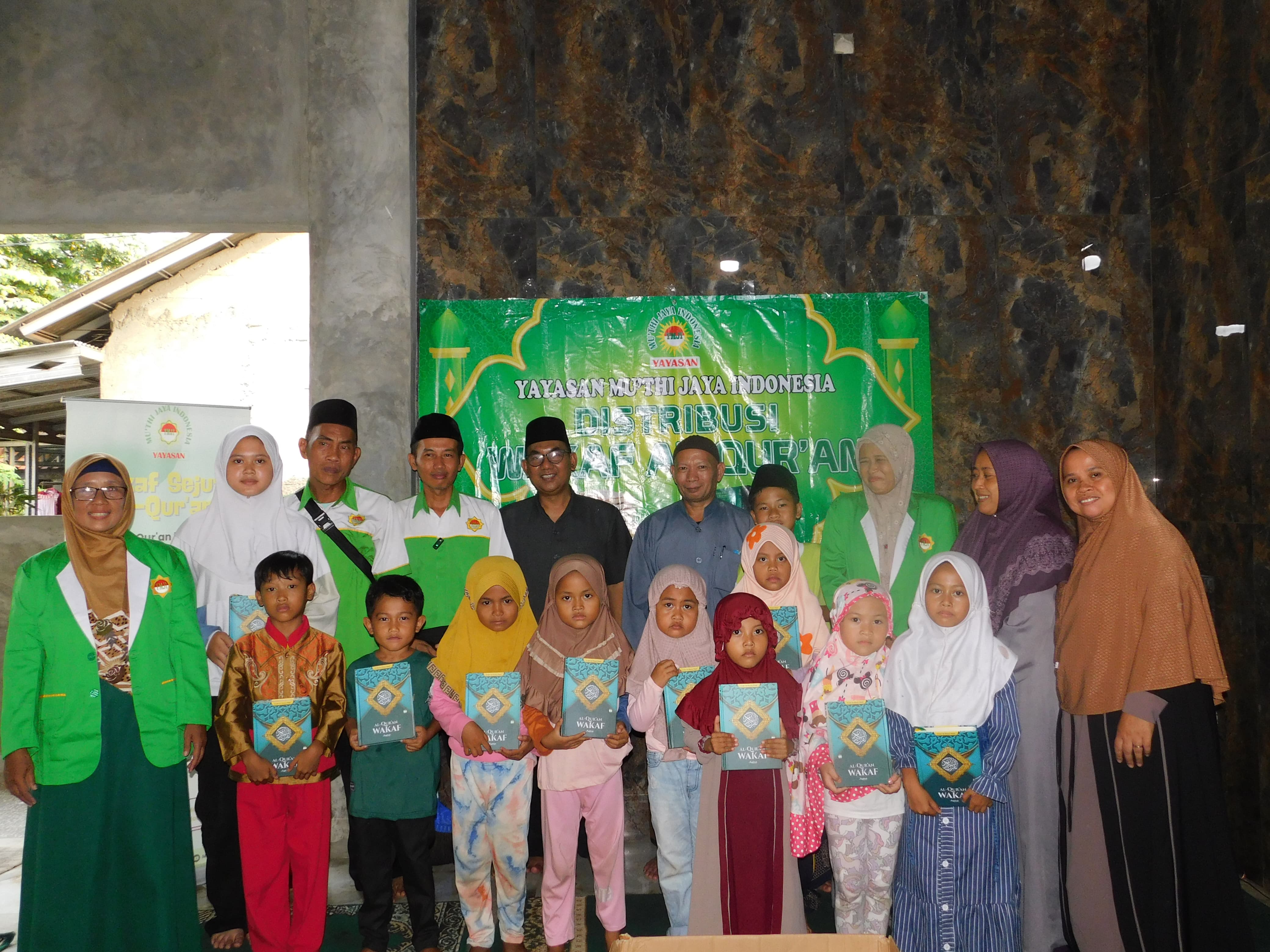 WAKAF QUR'AN DI DESA MUSTIKA JAYA